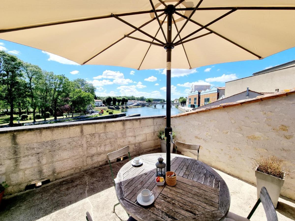Quai 3 Loft Moderne Et Lumineux Les Pieds Dans L'Eau Apartment Jarnac Exterior photo