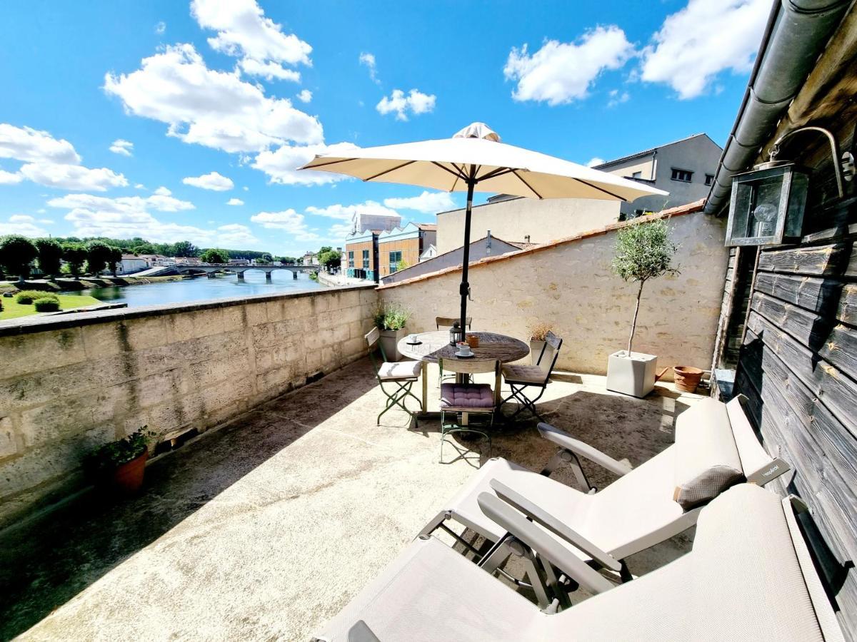 Quai 3 Loft Moderne Et Lumineux Les Pieds Dans L'Eau Apartment Jarnac Exterior photo
